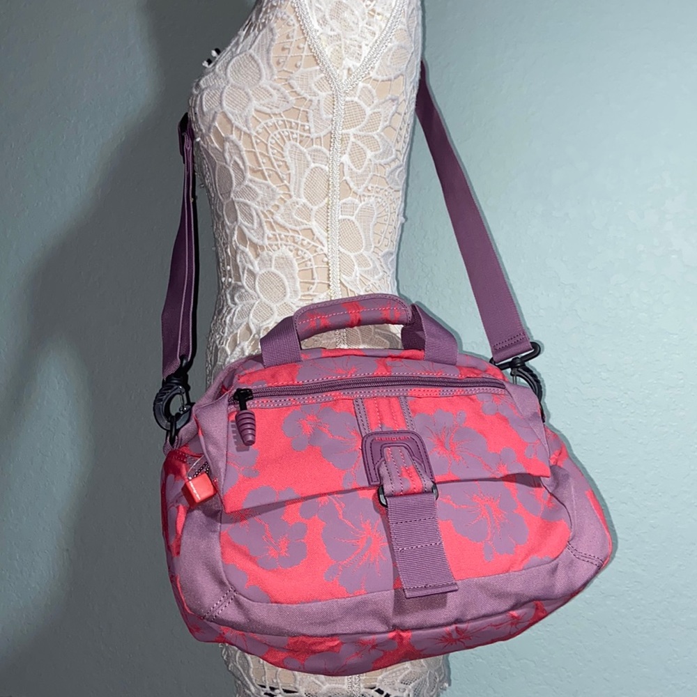 Like new Hedgren floral shoulder crossbody handle travel bag
